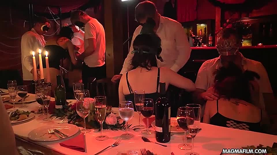 FFMM Sex im Swingerclub mit versauten deutschen Pärchen